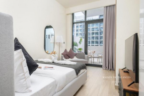 Large Balcony Studio 10mins from Dubai Mall